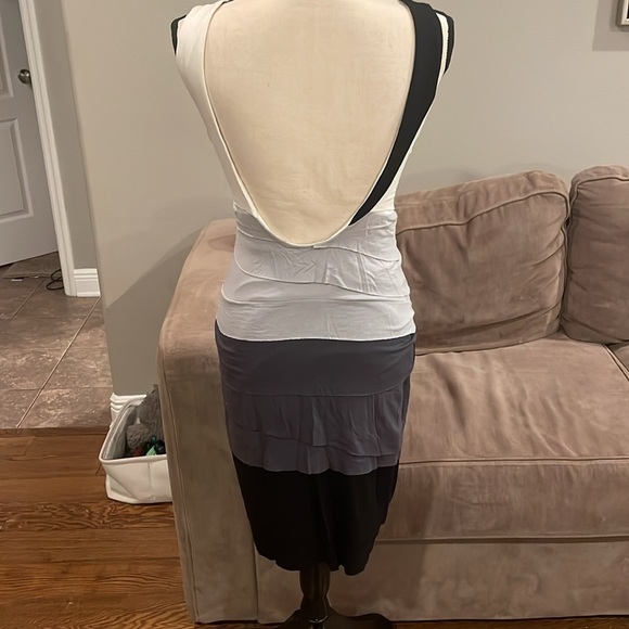 EUC Bailey 44 Low Back Black White Gray Tiered Bodycon Dress size Small - Picture 6 of 10